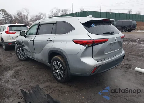 2021 Toyota Highlander Xle z USA, uszkodzony, nr VIN 5TDGZRBH8MS149948